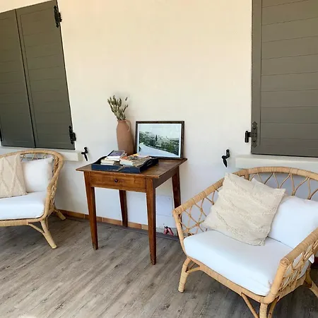 2-bedroom House With Private Garden And Pool 別荘 *