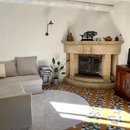 2-bedroom House With Private Garden And Pool 別荘