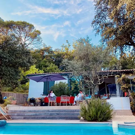 別荘 2-bedroom House With Private Garden And Pool